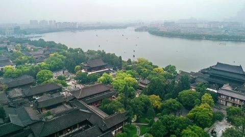 旅行无锡太湖之行，泛舟湖上，看落日余晖下的江南风光