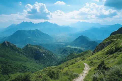 鞍山市东南的千山风景区,国家级5A景区,千山风景区占地面积大