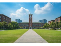 随着郑州大学2019级新生开学报到，郑州各所高校即将掀起最美开学季