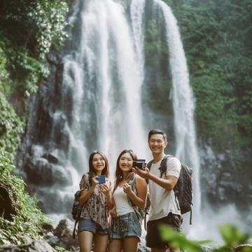 米东区独山子村网红打卡地，独特的小瀑布在何处？