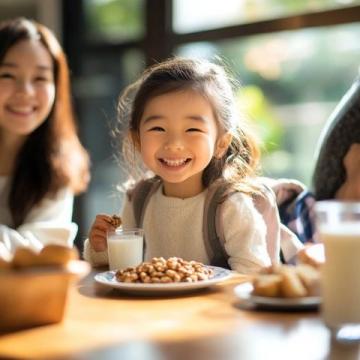 抓住孩子自主进食黄金期，四步培养独立吃饭好习惯