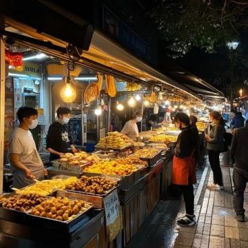 嘉兴路美食街夜市人气旺盛