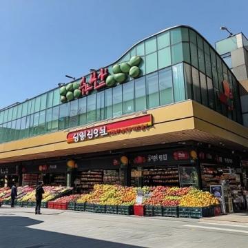 珠市口的丰泽园总店路过很多次，第一次去吃丰泽园却是在南礼士路分店